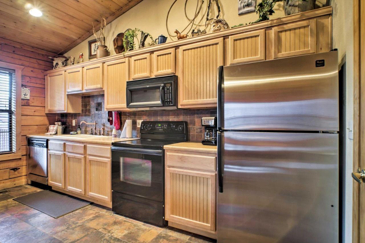 Cabin-Style Studio Right Off The Branson Strip! Apartamento Exterior foto