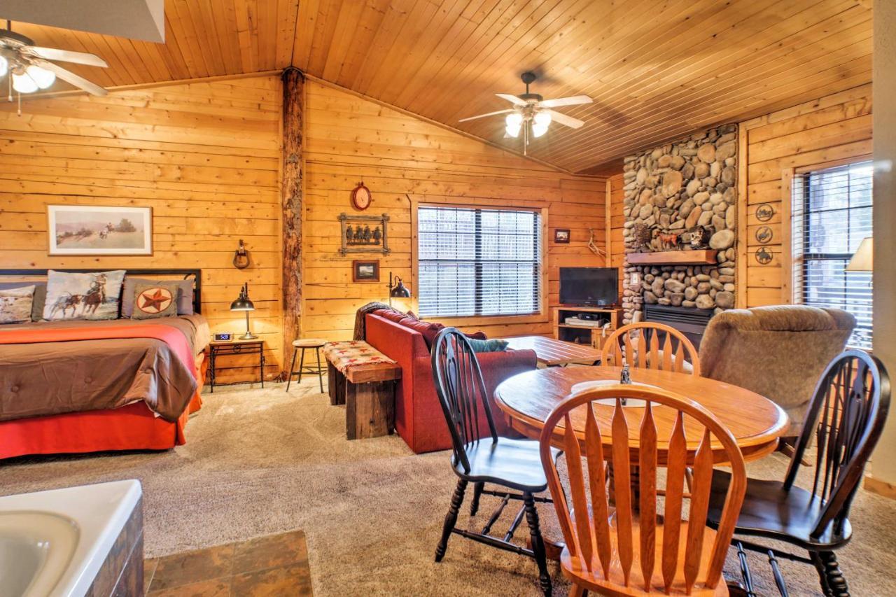 Cabin-Style Studio Right Off The Branson Strip! Apartamento Exterior foto
