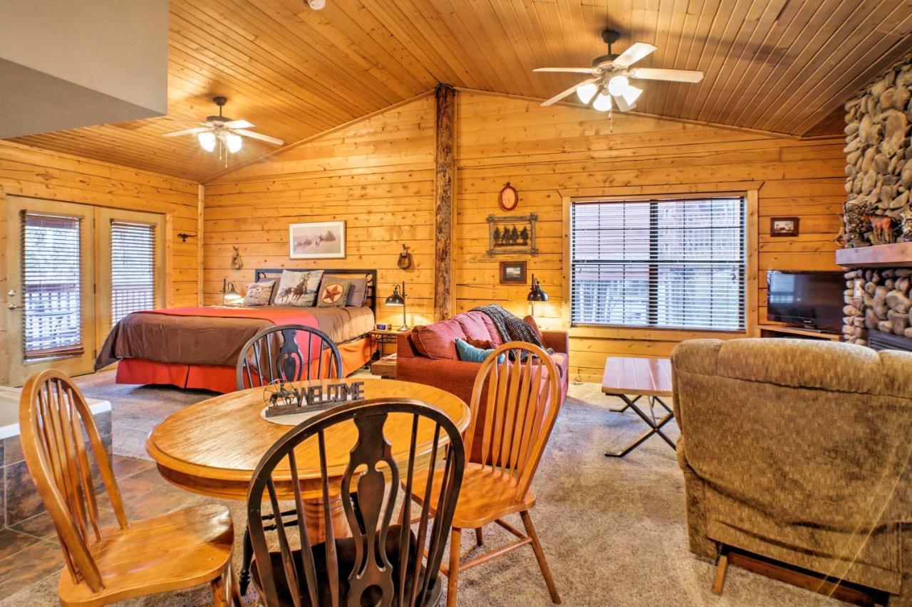 Cabin-Style Studio Right Off The Branson Strip! Apartamento Exterior foto