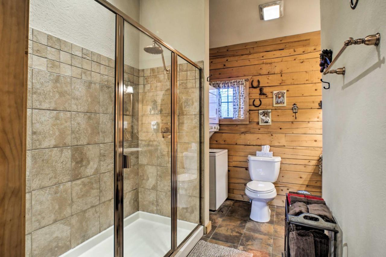 Cabin-Style Studio Right Off The Branson Strip! Apartamento Exterior foto
